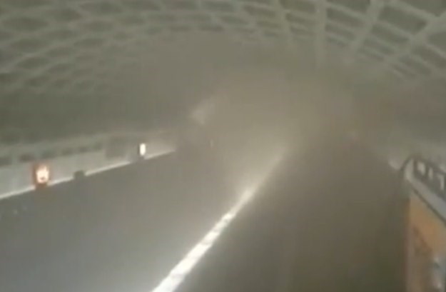 Panika u metrou u Washingtonu: Evakuacija zbog dima, žena poginula, 83 ozlijeđenih