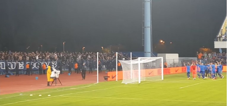Dinamovci konačno slave s navijačima: S peharom došli pred BBB-e koji su skandirali "Hoćemo izbore"