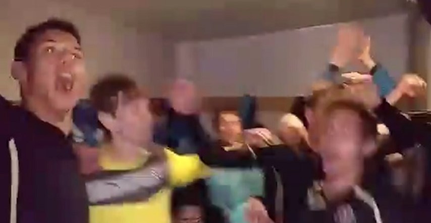 Pozdrav iz svlačionice: Pogledajte kako su Dinamovi juniori proslavili pobjedu u Londonu
