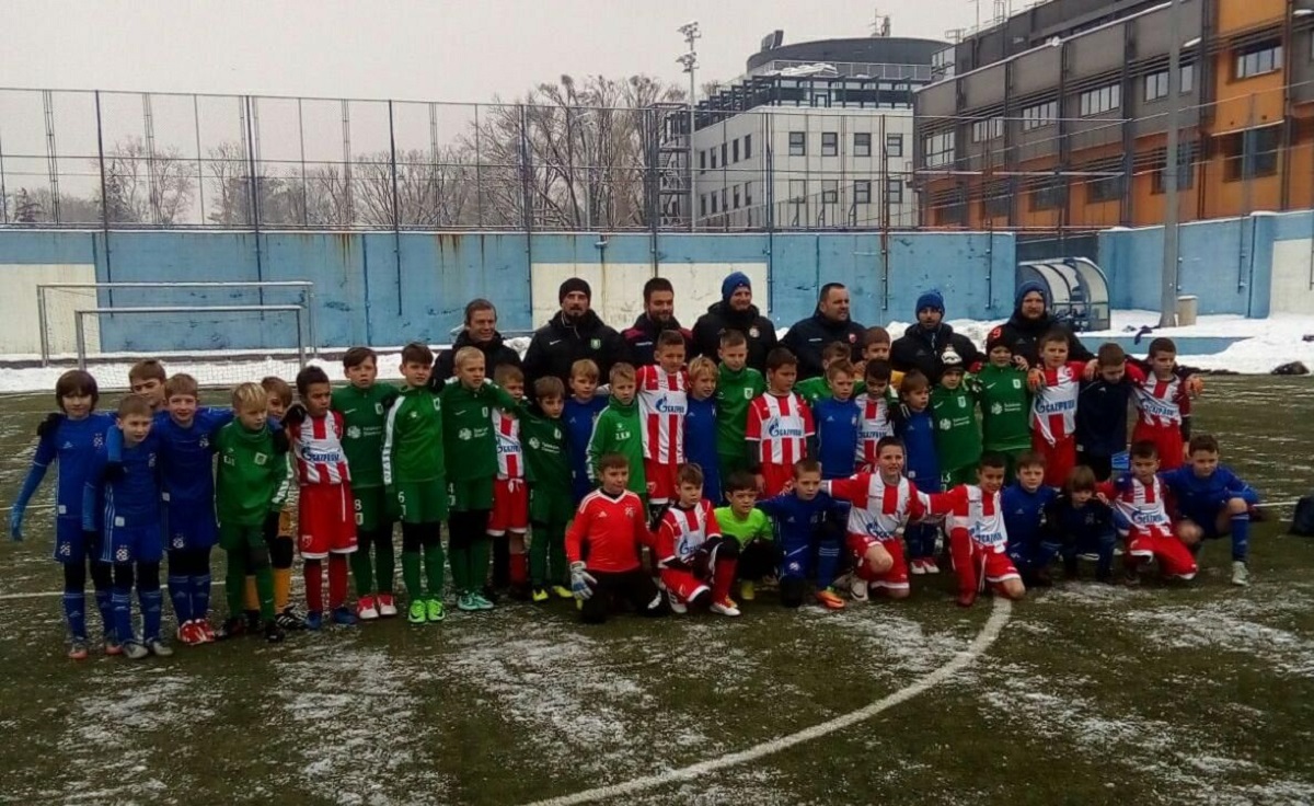 Dok Mamić na stadionu sipa mržnju, preko ograde se grle dječaci Dinama i Zvezde
