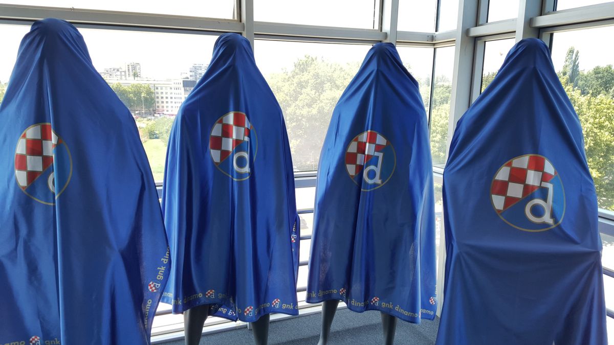 Dinamo predstavio nove dresove i grb kluba, pogledajte kako izgledaju!