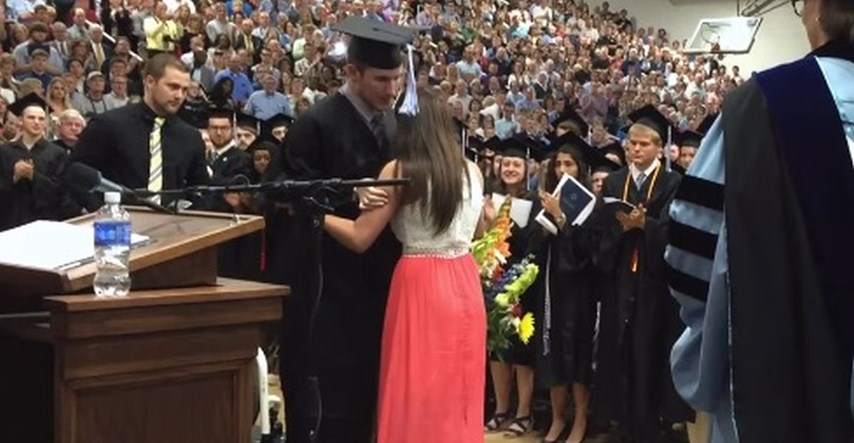 VIDEO ZBOG KOJEG PLAČE SVIJET Ustao iz kolica da bi primio diplomu