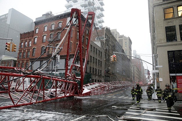 VIDEO Dramatična snimka trenutka u kojem se srušila golema dizalica na Manhattanu