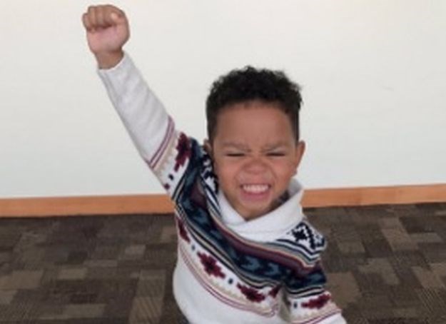FOTO Dječačić posvojen nakon 832 dana u udomiteljstvu: Njegova reakcija će vas dovesti do suza