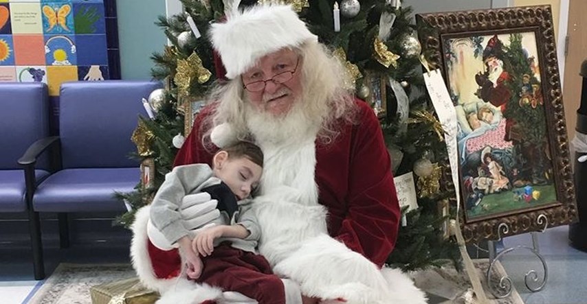 Umirući dječak usnuo u krilu Djeda Mraza: "Držao sam ga u krilu s knedlom u grlu"