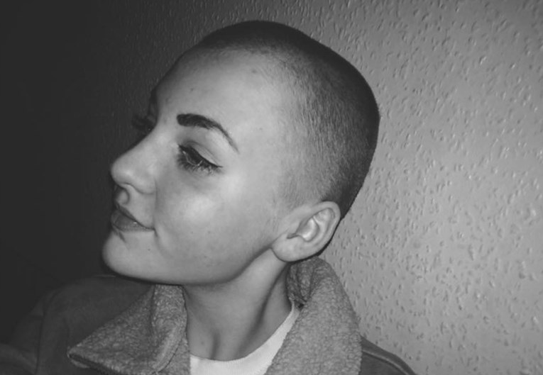 Tinejdžerica donirala kosu za oboljele od raka pa dobila kaznu u školi