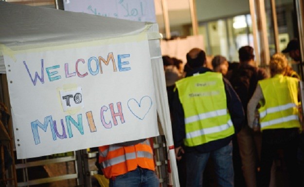 Nijemci stali iza policijskih barijera i poručili: Izbjeglice, tortura je gotova