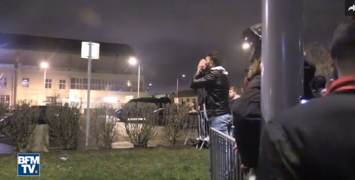 Kaos u Parizu: Navijači u 5 ujutro opkolili i vrijeđali igrače, Motta jednog od njih udario autom