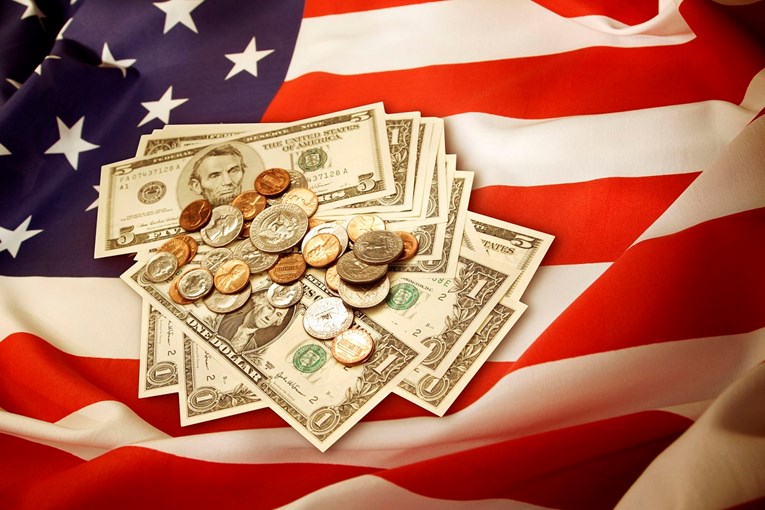 Što se to događa s američkim dolarom?