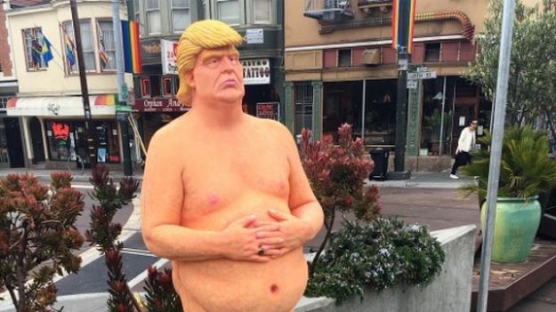VIDEO Kipovi golog Trumpa pojavili se diljem SAD-a, Amerikanci se smiju njegovoj alatki