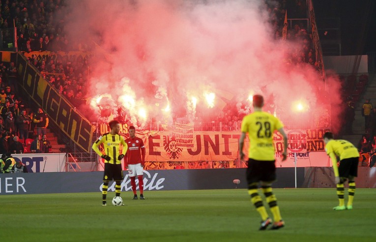 Borussia kiksala kod Mainza i ispala iz utrke