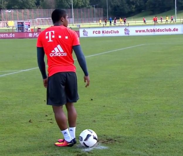 Hit s treninga Bayerna: Douglas Costa penal zakucava petom