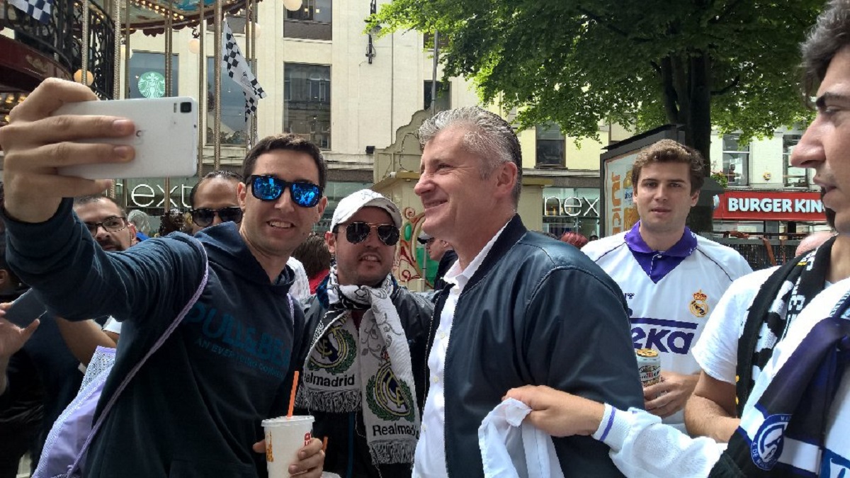 PRONAŠLI SMO ŠUKERA! Predsjednik se zajebava po Cardiffu i slika s Realovim navijačima