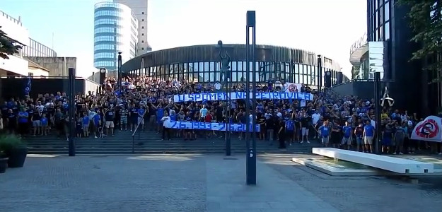 Dinamo koji pripada navijačima, naslov proslavio s njima: BBB pozdravili Dražena i bakljama obasjali noć