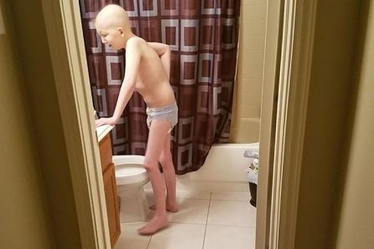Objavila je fotku 10-godišnjeg sina u peleni, a razlog je užasan: "Stvarni život nije lijep"