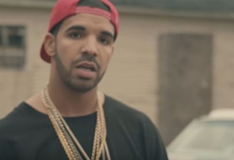 Obožavateljica upala Drakeu u kuću i napravila nešto totalno bizarno