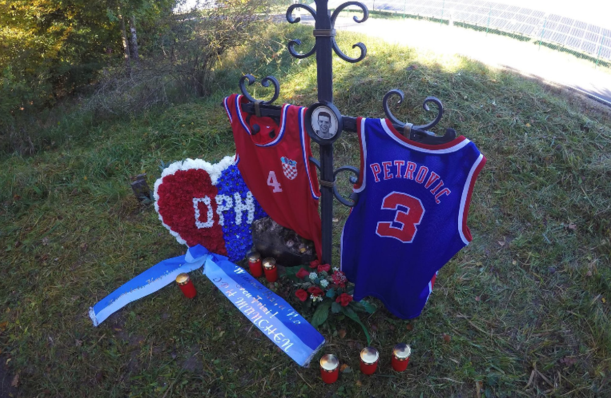 Navijači uredili zapušteni spomenik Draženu blizu mjesta tragične nesreće