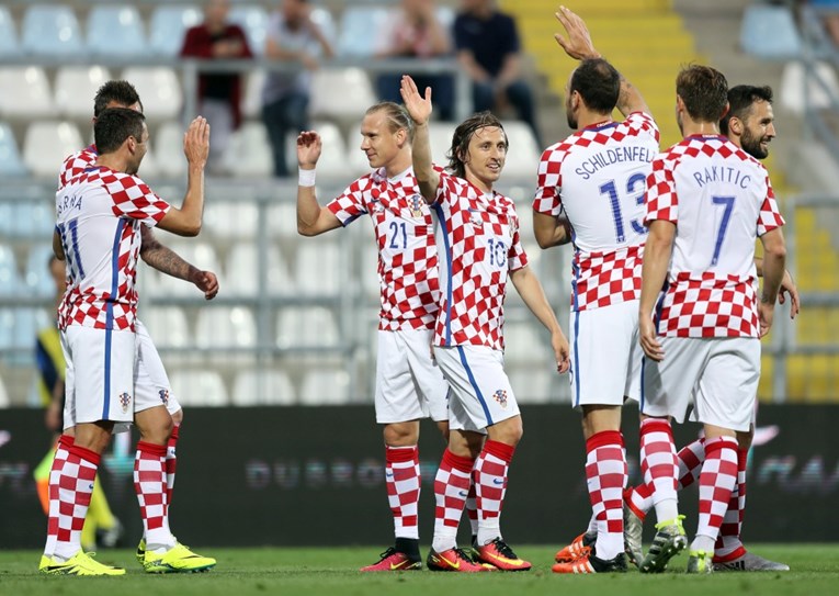 Hrvatska konačno u crveno-bijelim dresovima
