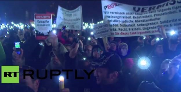 U Dresdenu 35 tisuća ljudi prosvjeduje s porukom "Njemačka je za sve"