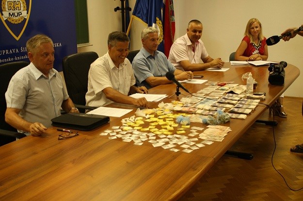 Policija u Tisnom oduzela droge u vrijednosti od 300.000 kuna