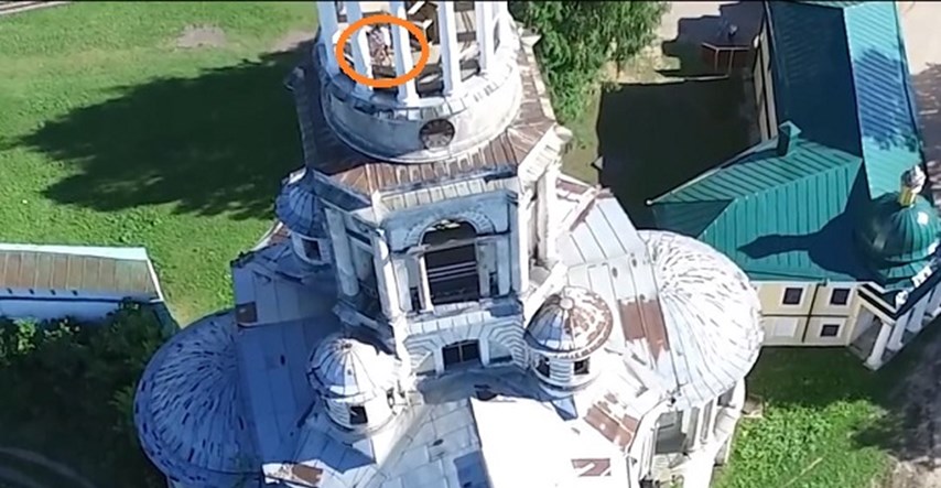 VIDEO Seksali se na zvoniku crkvenog tornja i postali hit na YouTubeu