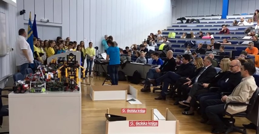 VIDEO Natjecanje u robotici na splitskom fakultetu otvorili pjesmom o Isusu