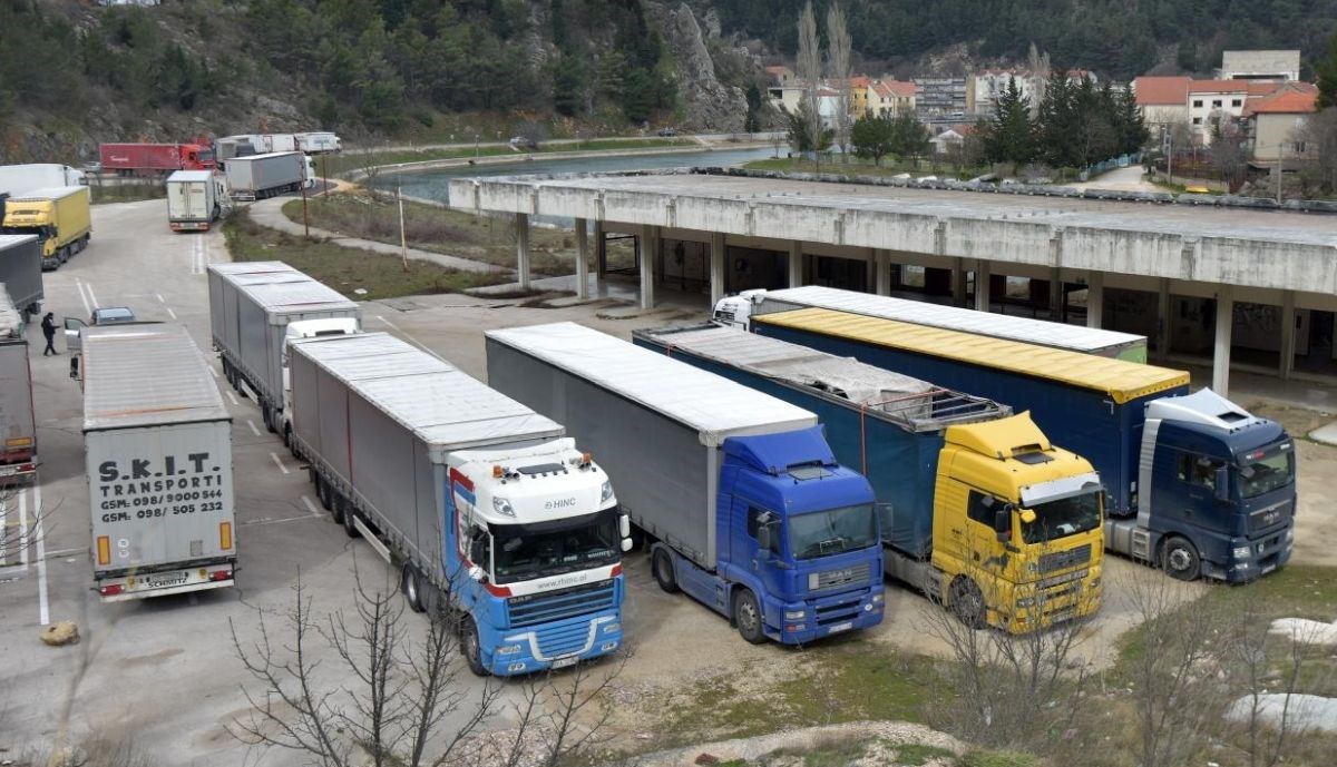 Bura otežava promet na autocesti, HAK upozorava vozače