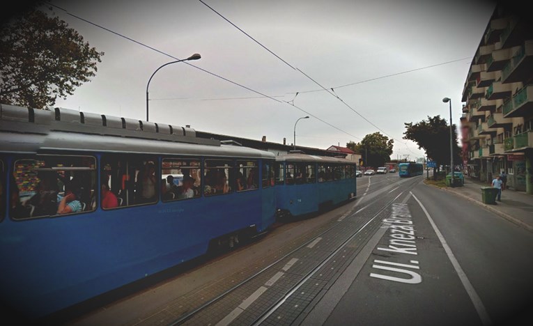 Prometna nesreća u zagrebačkoj Branimirovoj ulici, sudarila se dva auta i tramvaj