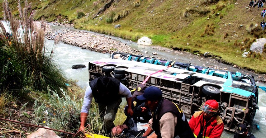 Autobus u Peruu sletio u provaliju, najmanje 35 mrtvih