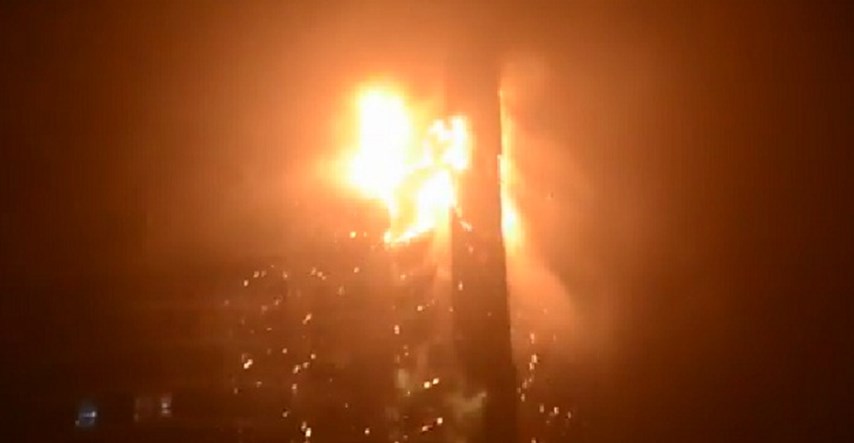 Požar u Dubaiju: Gorjela jedna od najviših zgrada na svijetu, staklo i metali padali na cestu