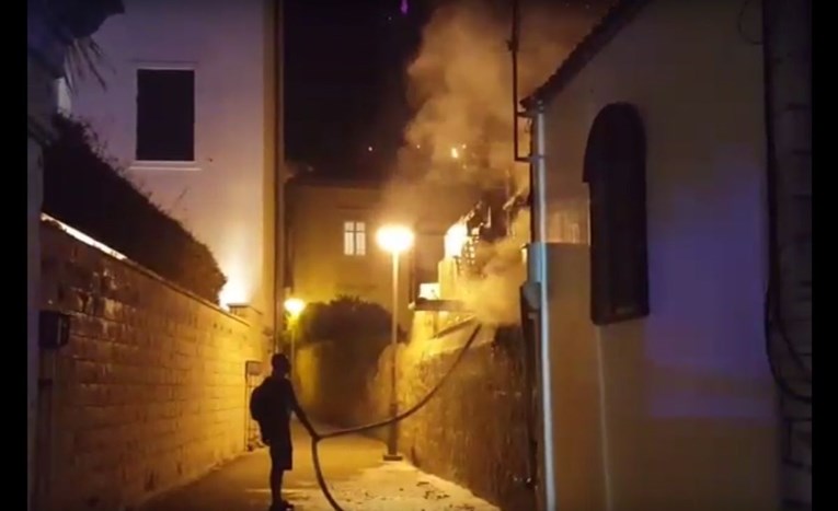 VIDEO, FOTO Požar u pizzeriji na dubrovačkim Pilama