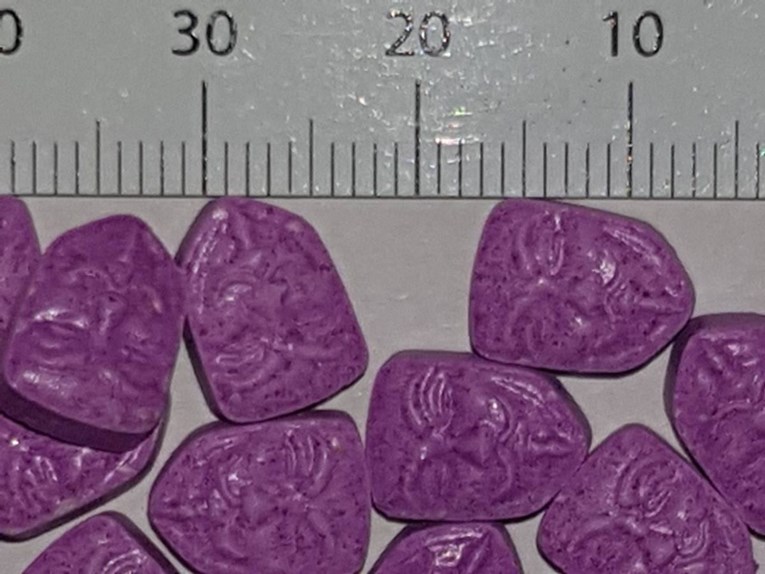 Dubrovačka policija zaplijenila 1000 tableta ecstasyja naručenih internetom
