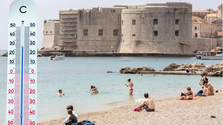 TEMPERATURE RASTU Na obali je već jutros bilo 20°C, u Dubrovniku popodne izmjereno 28°C