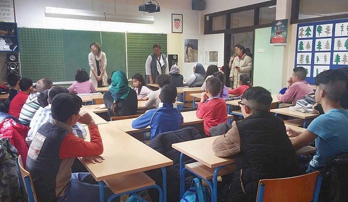 Mali azilanti u zagrebačkim Dugavama krenuli u školu