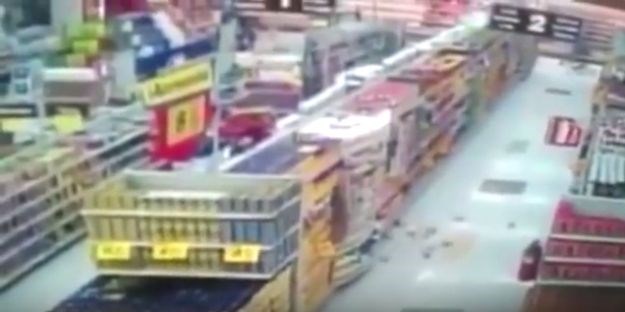 Video se proširio internetom: Nadzorna kamera snimila duhove?
