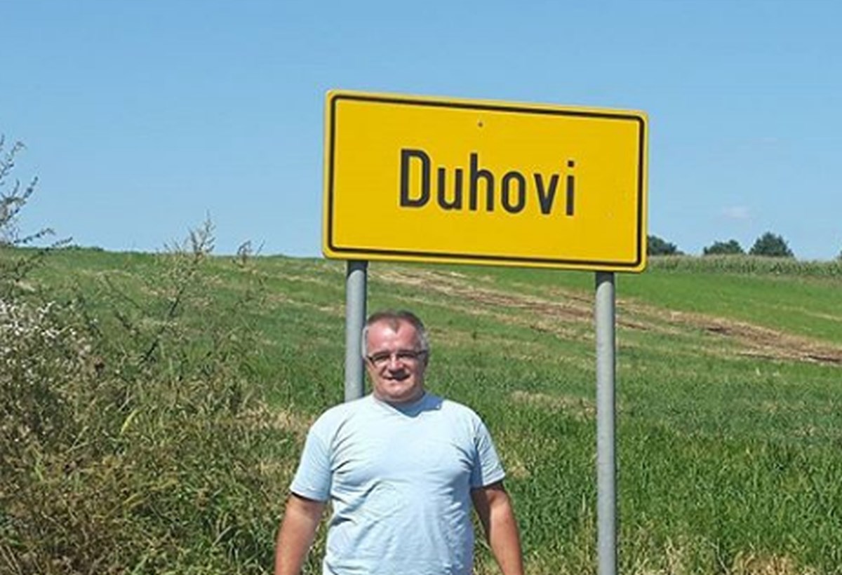 "Svi bi u Pariz, nitko neće u Svinjarec": Fotkao se na najčudnijim mjestima na Balkanu i postao hit