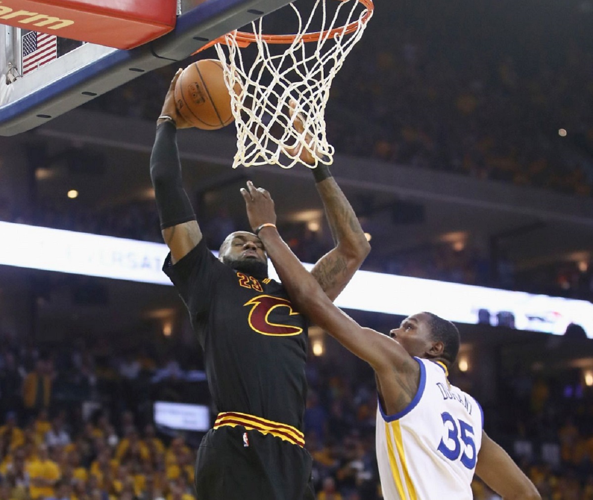 SUCI REŽIRALI NBA FINALE? Durantu nisu sudili faul zbog šamara LeBronu