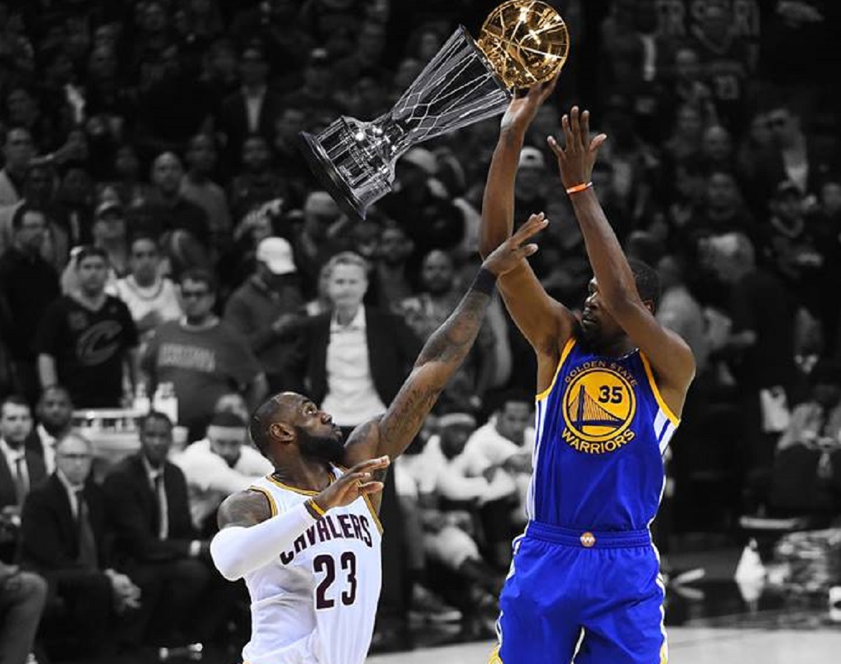 EVO VAM ZA SAV TAJ HEJT  MVP proslavio u LeBronovom zagrljaju i plešući s mamom