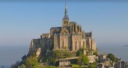 VIDEO Spektakularni dvorac koji se "pretvara" u otok izgleda kao da je ispao iz filma