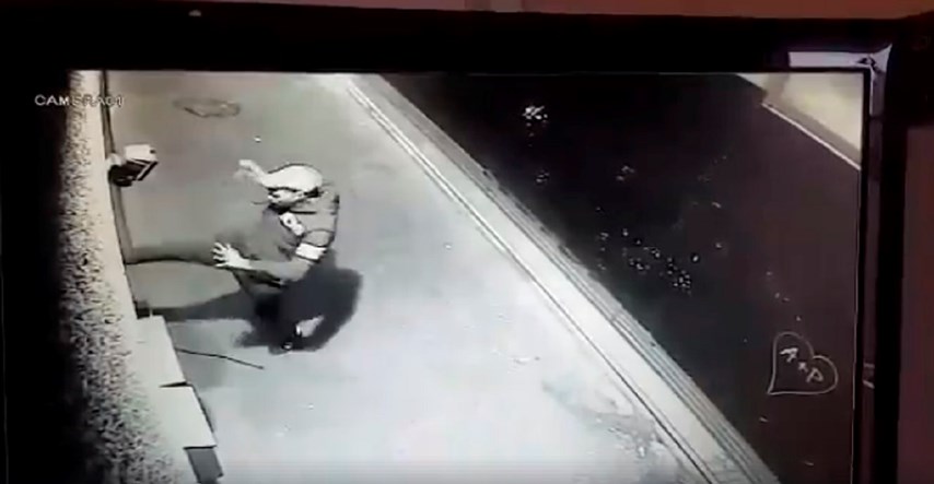 VIDEO Muškarac nogom razvalio vrata Centra za beskućnike u Splitu