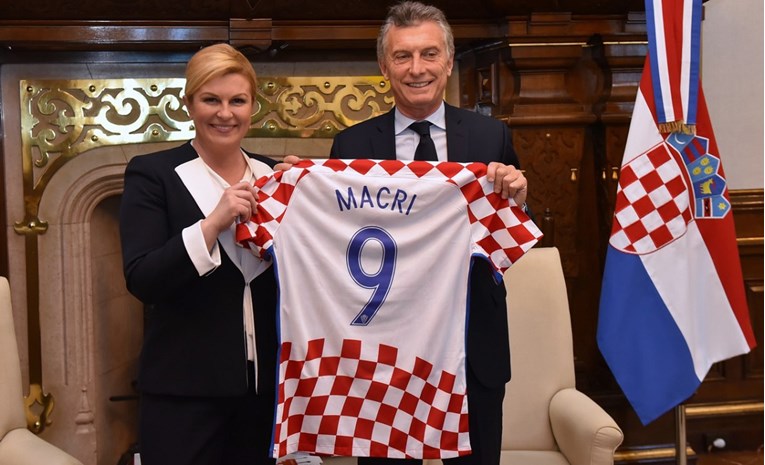 Kolinda argentinskom predsjedniku poklonila dres i pričala o iseljenim Hrvatima