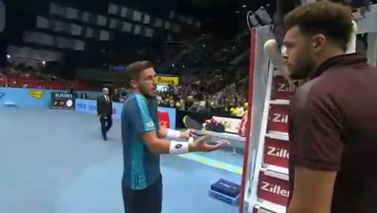 DŽUMHUR SHOW Razbijao reket, urlao da mu se tenis gadi, raspravljao s Tsongom i sucem...