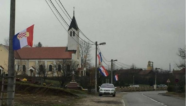 Zapaljene četiri zastave Hrvata u BiH