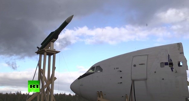 Video: Rusi bojevom glavom razorili avion kako bi demantirali službeni zaključak istrage o MH17