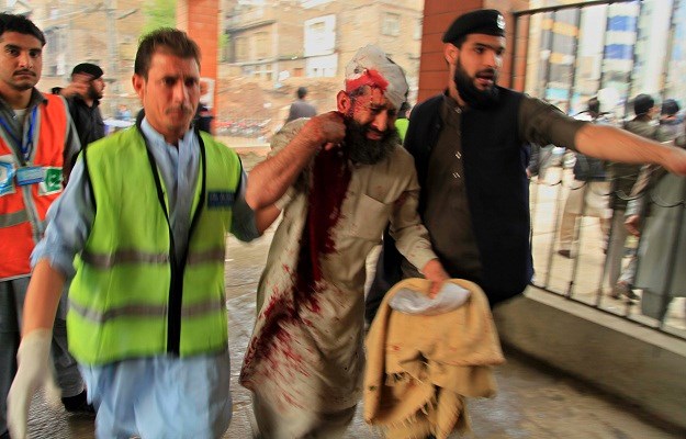 U eksploziji autobusa poginulo 16 službenika pakistanske vlade