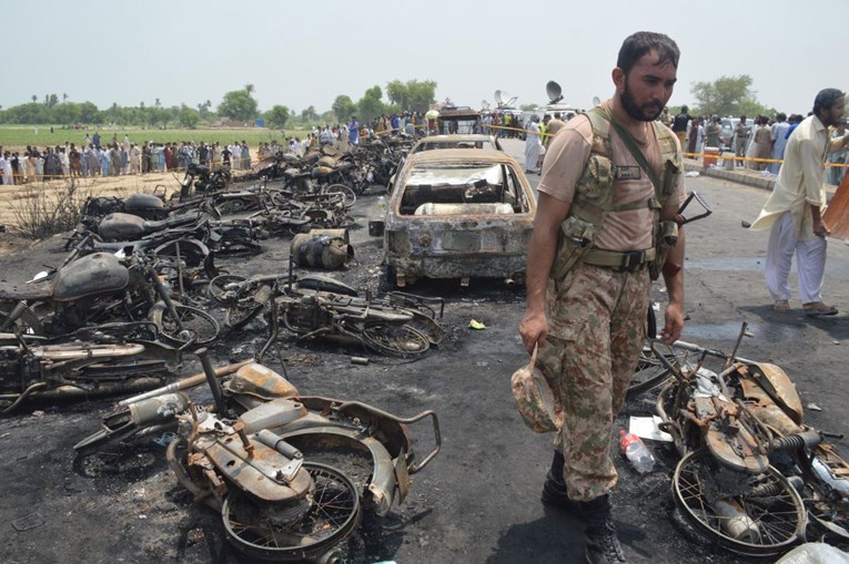 U eksploziji cisterne u Pakistanu poginulo 146 ljudi
