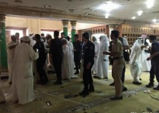 Bombaši samoubojice detonirali bombe i ubili najmanje 13 muslimana tijekom obilježavanja blagdana