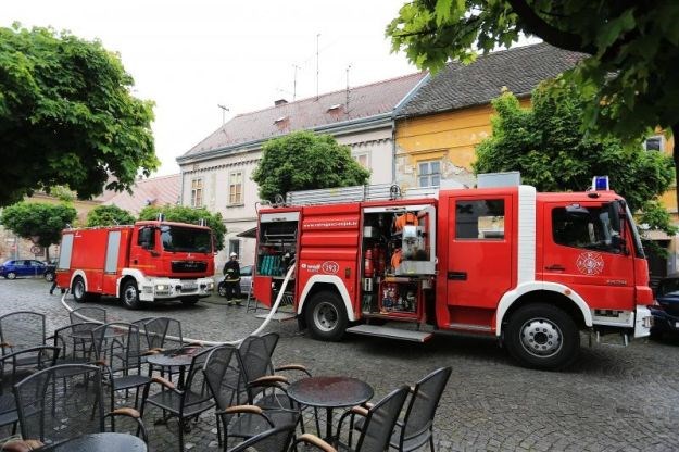 U stanu u Osijeku došlo do eksplozije i požara, policija i vatrogasci na terenu
