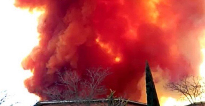 Narančasti oblak iznad Barcelone: Zbog eksplozije kemikalija ljudima naređeno da se zatvore u kuće