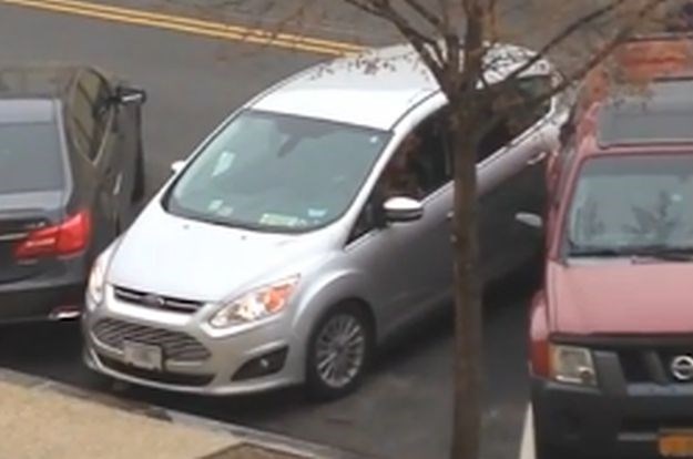 Političarka snimljena pri "najgorem parkiranju": "Ne brinite se, upisala sam tečaj"